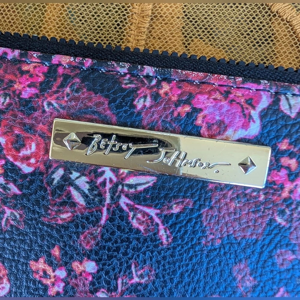 BETSEY JOHNSON Multi Color Floral Checkbook XORING Wristlet Wallet